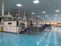 Machine de formage de gobelets automatique à grande vitesse Guangchuan avec PLC et pompe à moteur pour gobelets jetables en PP/PS/PET, fabriquée en Chine