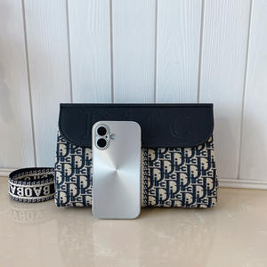 Sac messager carré tendance pour femmes, modèle 2025. Fabriqué en matériau PU de haute qualité. - Product Image 3