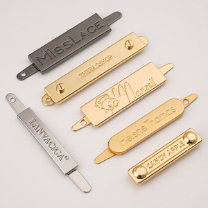 Étiquette de logo en métal plaqué or de forme carrée avec <span class=keywords><strong>fixation</strong></span> par vis pour sacs - Product Image 6