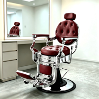 Fauteuil de barbier vintage haut de gamme, capitonnage bordeaux à motifs losanges, structure chromée robuste et repose-pieds antidérapant.
