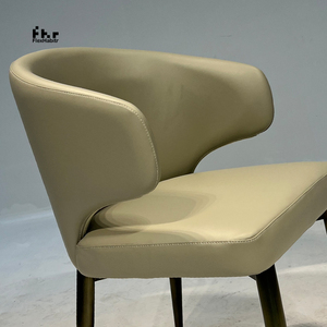 Sillón de Comedor Tapizado en Beige Personalizable con Patas de Bronce Vintage, Venta al Por Mayor para Proyectos Comerciales - Product Image 4