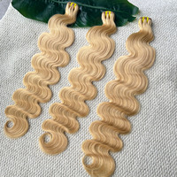 # Lot de 27 mèches de cheveux humains blonds ondulés, Remy, alignées sur les cuticules, vierges, brutes, brésiliennes, pour femmes noires