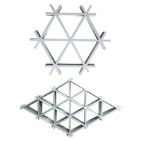 Plafonds en métal aluminium noir modernes pour les intérieurs de restaurants, bureaux ou hôtels, design de grille suspendue