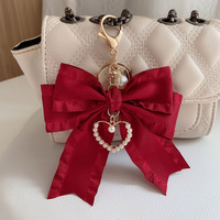Porte-clés vintage nœud papillon tendance pour la Fête des Mères 2026, pendentif de sac cadeau pour femme, design ruban plissé, accessoires pour clés de voiture en alliage de zinc