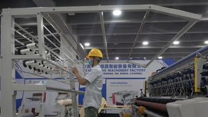 A quilting machine with multiple stitches for the edge fabric of a quilted mattress - Product Image 2