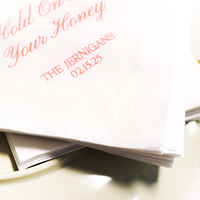 Serviettes en papier jetables personnalisées roses imprimées pour cocktails, avec texte, noms et date, pour dîner de mariage