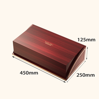 Organisateur de flacons de parfum en bois de qualité supérieure avec insert découpé sur mesure, intérieur rouge intense pour une présentation de parfum de luxe