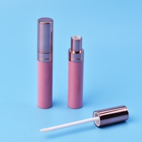 Gloss à lèvres liquide brillant rose poudré, rouge à lèvres chimique, capuchon métallique, double teinte, pointe fine, format voyage, maquillage