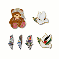 Broche en métal souple imprimée en typographie, motif ours, colombe, carte, design de créateur, artisanat métallique, autocollant personnalisé pour chapeau et revers, vente en gros