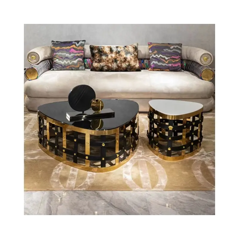 Famosa mesa de centro negra de lujo italiana, cinturón de metal y cuero, remache de punto, juego de mesa de centro modular triangular para sala de estar