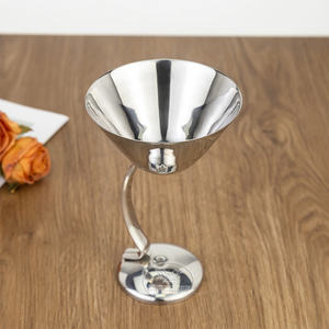 Bicchiere da Vino Infrangibile in Acciaio Inox da 150ml 5oz con Stelo, Accessori da Bar, Calice in Metallo per Martini e Cocktail, per Mimosas e Bloody Mary - Product Image 3