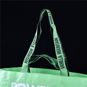 กระเป๋าช้อปปิ้งแบบพับได้กันน้ำเคลือบลามิเนต ผลิตจากผ้า PP ทอ ขนาดใหญ่ รับผลิตตามสั่ง ราคาโรงงาน ขายส่ง รีไซเคิลได้ - Product Image 2