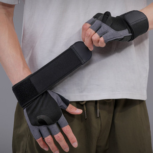 Sarung Tangan Pelindung Telapak Tangan Anti-Selip Penyerap Keringat untuk Latihan Kebugaran Olahraga Gym Setengah Jari - Product Image 1