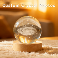 Boule de cristal de 60 mm gravée au laser 3D représentant le système solaire, avec base en bois et lumière LED, lampe de nuit, décoration d'intérieur