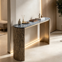 Console d'entrée avec texture « écorce », pieds en aluminium, table de salon moderne avec plateau en marbre pour penthouse