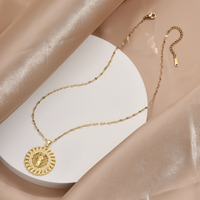 Collier pendentif Saint Jude rond plaqué or avec strass, médaille ajourée en maille, chaîne en acier inoxydable motif vague d'eau, bijoux religieux