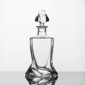 Vente en gros d'usine NOVARE <span class=keywords><strong>Carafe</strong></span> à whisky en <span class=keywords><strong>cristal</strong></span> bohème 800 ml Style classique Certifié LFGB Verre sans plomb Logo personnalisé - Product Image 5