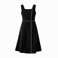 Robe midi décontractée noire unie respirante pour femme, sans manches, col carré, ceinture ornée, coupe trapèze