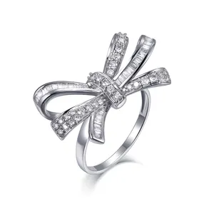 SKA 세련된 보석 디자인 18K 화이트 골드 다이아몬드 활 매듭 약혼 반지