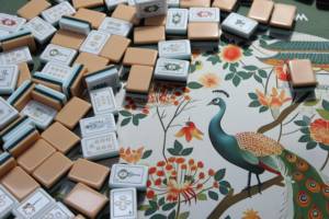 Juego de Mahjong Americano de Melamina Grabado de 4 Capas, 160 Fichas, Edición Boutique Peach Luxe Lantern Art, para Eventos Elegantes - Product Image 3