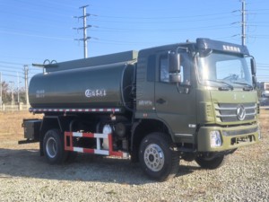 Camion-citerne à essence 4x4, capacité 12000L, utilisé pour le ravitaillement des camions. - Product Image 4