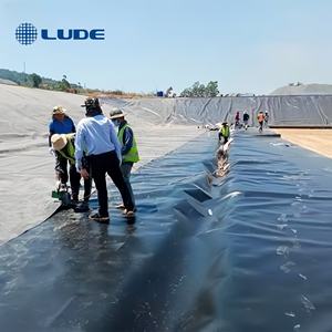 Géomembrane HDPE imperméable pour le drainage de l'aquaculture Géomembrane composite de marque ROAD Clay Dam Liner - Product Image 2