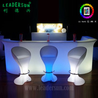 Comptoir de bar LED portable en plastique au design moderne, éclairage RGB, résistant à l'eau, durable, mobilier de boîte de nuit pour hôtel et fête