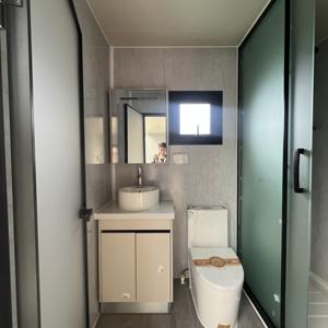 Casa Prefabbricata Modulare in Container da 20ft/40ft con Pannelli Sandwich in Acciaio, Impermeabile, Antivento, Portatile e Mobile, Stile Cabina Apple - Product Image 3