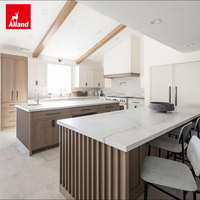 Armoire de cuisine murale design en bois massif Alland avec cuisinière intégrée au centre, organiseurs et rangements de cuisine, nouveau design
