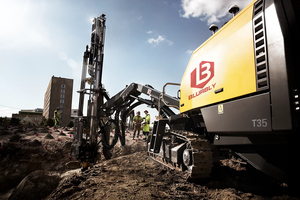 Epiroc FlexiROC T35 Macchina Perforatrice a Martello Superiore Profondità 28m per Perforazione di Roccia e Sabbia in Cave e Frantumatoi - Product Image 4