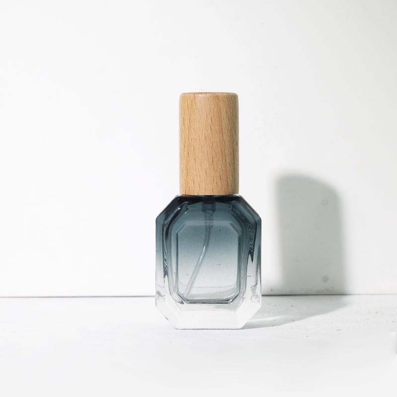 Botella degradada verde oscuro + boquilla plateada + tapa de madera de haya