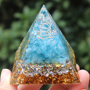 Pyramide en résine époxy Kogiya avec motif végétal rétroéclairé, ornement de bureau, cadeau d'anniversaire - Product Image 4