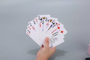 Naipes <span class=keywords><strong>de</strong></span> PVC Personalizados con Superficie Lisa para Juegos <span class=keywords><strong>de</strong></span> Bar, Tiempo Libre <span class=keywords><strong>de</strong></span> <span class=keywords><strong>Fin</strong></span> <span class=keywords><strong>de</strong></span> <span class=keywords><strong>Semana</strong></span> y Descansos Diarios - Product Image 2