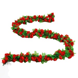 Guirlandes de roses artificielles Runxi Yin, 45 fleurs en soie, décoration suspendue au plafond pour mariage - Product Image 1