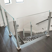 Modernes Innen-Terrassen-Treppengeländer-System Edelstahl Quadratischer Pfosten Handlauf Villa Loft-Treppe Gehärtetes Glas Geländer Balkon