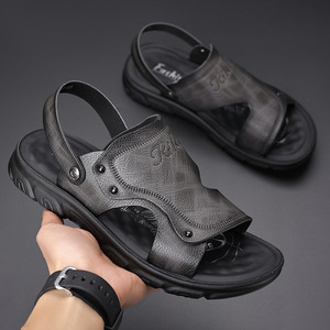 รองเท้าแตะหนังผู้ชาย พื้นยางกันลื่น ส้นสูง 1-3 ซม. รองเท้าลำลองใส่เที่ยวทะเล เดินป่า ขับรถ รองเท้าคุณพ่อ - Product Image 2