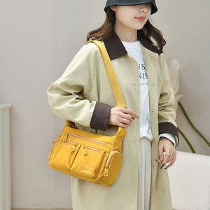 Nouveau sac messager léger en nylon pour femme, grande capacité, bandoulière unique, doublure en polyester, résistant à l'eau - Product Image 3