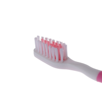 Brosse à dents pour enfants avec support à ventouse, manche et poils en nylon moyens, et gratte-langue – Usine OEM/ODM de brosses à dents