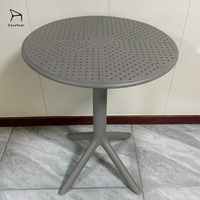 Table ronde en plastique moderne de nouvelle conception en gros, table basse, restaurant, bar, jardin, activités de plein air, café, durable, pas cher