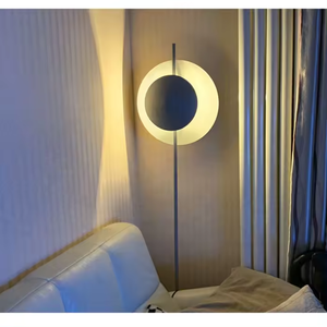 Lámparas de soporte de iluminación de esquina de suelo LED rojo de hierro de diseño nórdico moderno con control regulable - Product Image 1