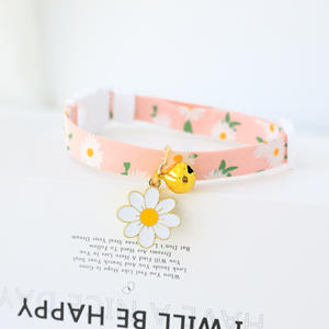 Lindo <span class=keywords><strong>collar</strong></span> de poliéster para mascotas con diseño floral para gatitos y perros inspirado en el <span class=keywords><strong>collar</strong></span> floral con colgantes de moda hebilla de seguridad - Product Image 4