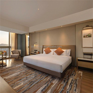 Juego de Muebles de Dormitorio Económico para Hotel, Cama King Size Tapizada con Cabecera y Mesitas de Noche de Madera para Proyectos de Hoteles de 3 Estrellas - Product Image 1