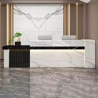 Bureau de réception moderne et luxueux sur mesure avec effet marbre et éclairage LED pour hall d'hôtel, bureau d'entreprise