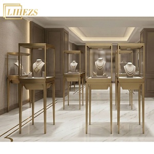 Elegantes Vitrinas de Joyería de Estilo Torre en Color Dorado Champán, Iluminadas, con Luz - Product Image 6
