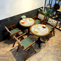 Ensemble de meubles de bistrot vintage en bois massif confortable pour café, restaurant, durable, chaises carrées et table