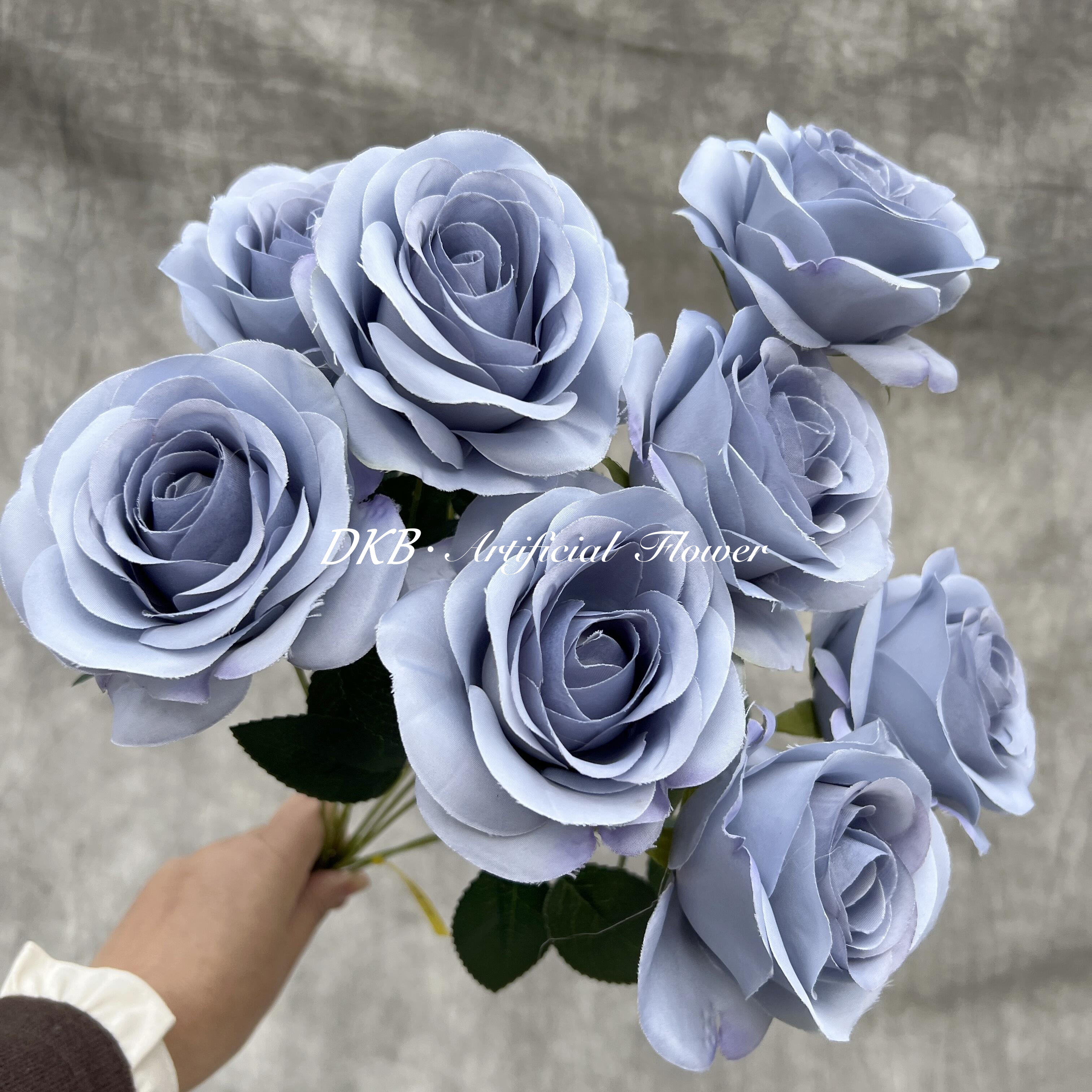 สีเทาเข้ม