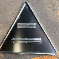 Panneau de signalisation routière personnalisable en aluminium rouge 700*1.5, imprimé UV réfléchissant de quatrième qualité pour la publicité en bord de route