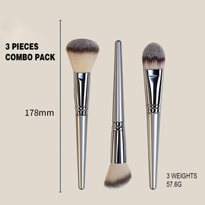 แปรงปัดแก้มทรงใหม่ แปรงปัดแป้งฝุ่นขนาดใหญ่ ขนแปรงนุ่มฟู รุ่นซิลเวอร์ ด้ามไม้ แปรงแต่งหน้า - Product Image 4