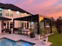 HENLIXO Pergola motorisée à lames orientables en aluminium, toit rétractable et réglable séparément, pour l'ombrage naturel