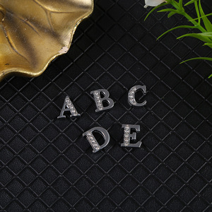 ตัวอักษร A-Z แบบครึ่งวงกลมประดับเพชรข<span class=keywords><strong>น</strong></span>าด 8 มม. <span class=keywords><strong>ส</strong></span>ำหรับทำจี้ตัวอักษรขนาด 8 มม. ตัวอักษร<span class=keywords><strong>ส</strong></span>ีเงิ<span class=keywords><strong>น</strong></span>แบบหลังแบน - Product Image 6